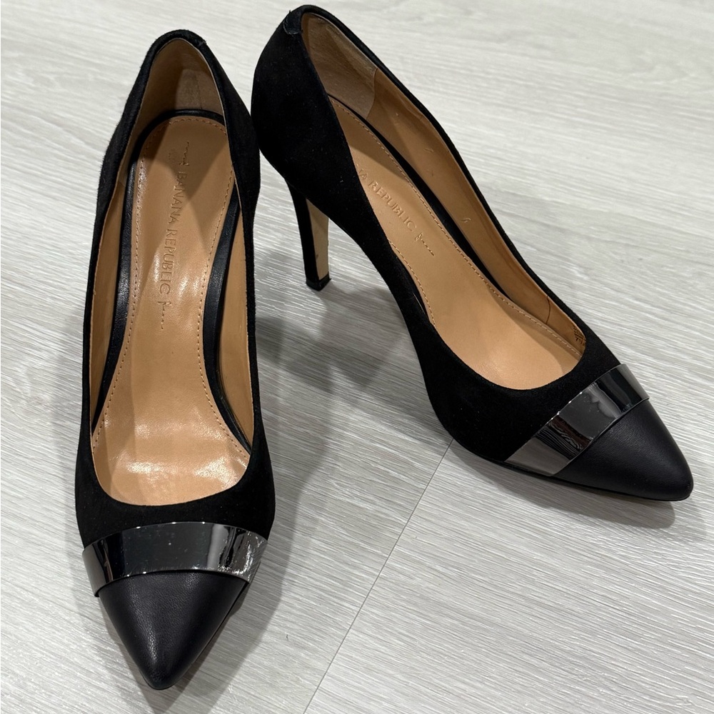 Banana Republic Grecia Black Suede Gunmetal accented Cap Toe Women's Heels, 7.5M